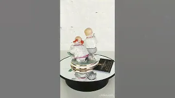 Фарфоровая статуэтка Дети кормят птиц Старый Киев