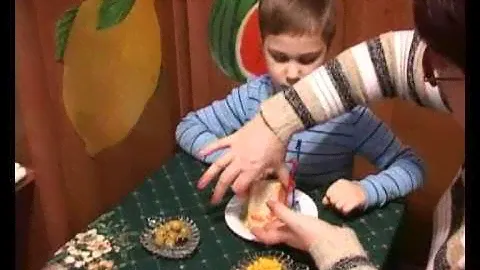 Дети на кухне.wmv